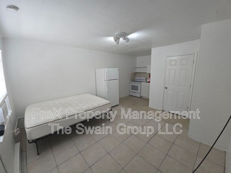 Dundee Condo: 218 Florida Ave
