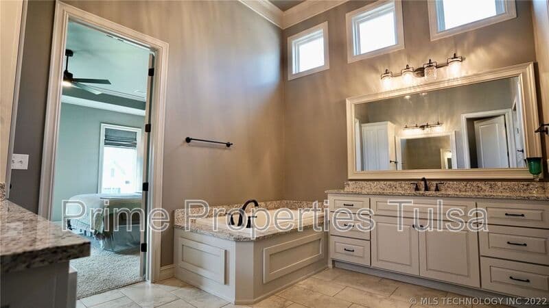 Jenks House: 12912 S 6th St