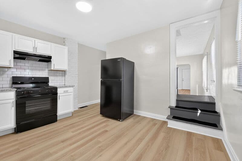 Columbus House: 2823 Sullivant Ave