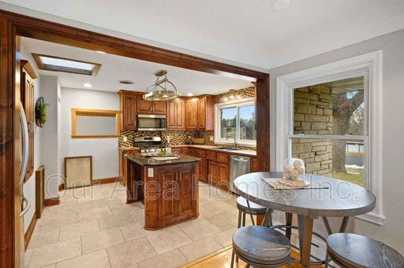 New Brighton House: 706 1st Ave NW
