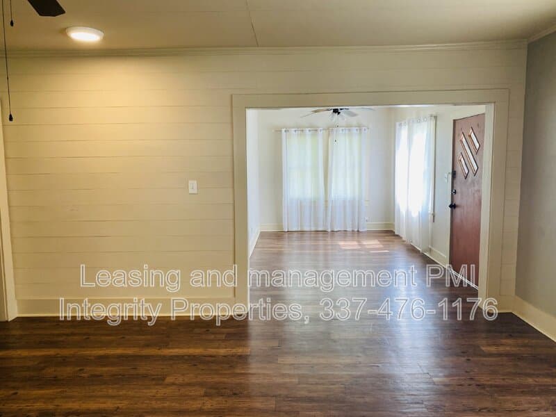 Broussard House: 306 S Lee Ave