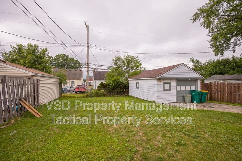 Maple Hts House: 19268 Stafford Ave