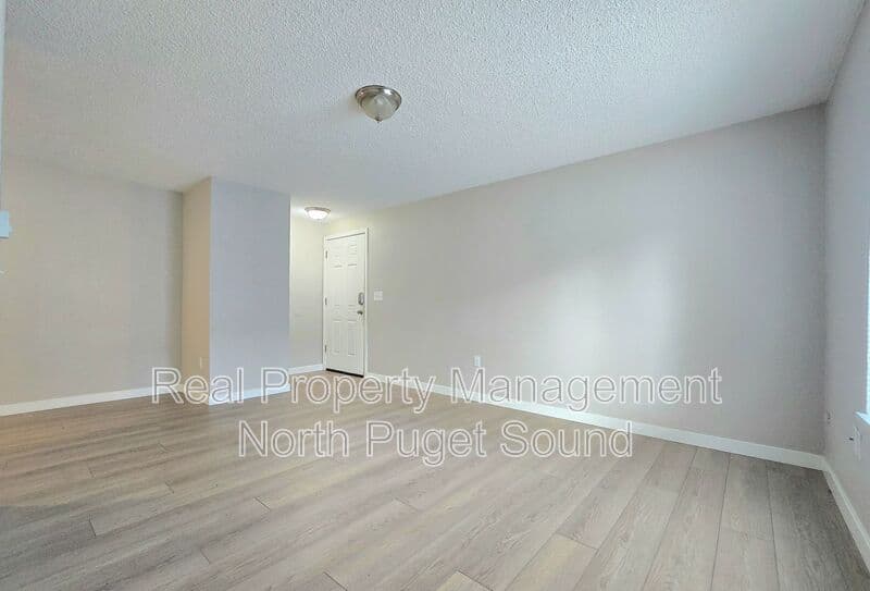 Gold Bar House: 236 7th St