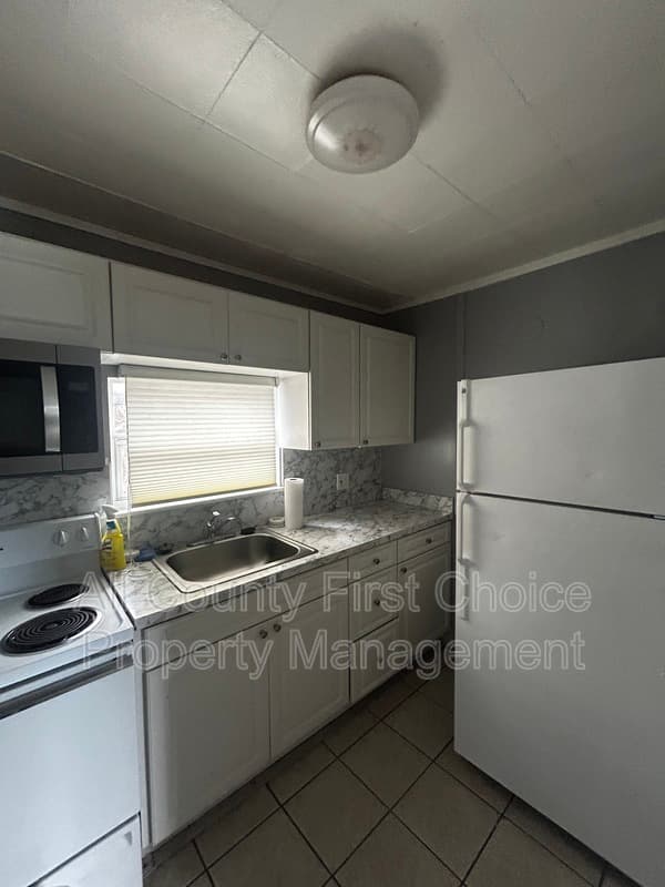 St. Petersburg House: 5475 42nd St N