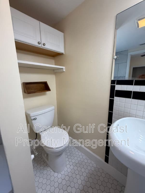 Sarasota House: 3817 Rilma Ave