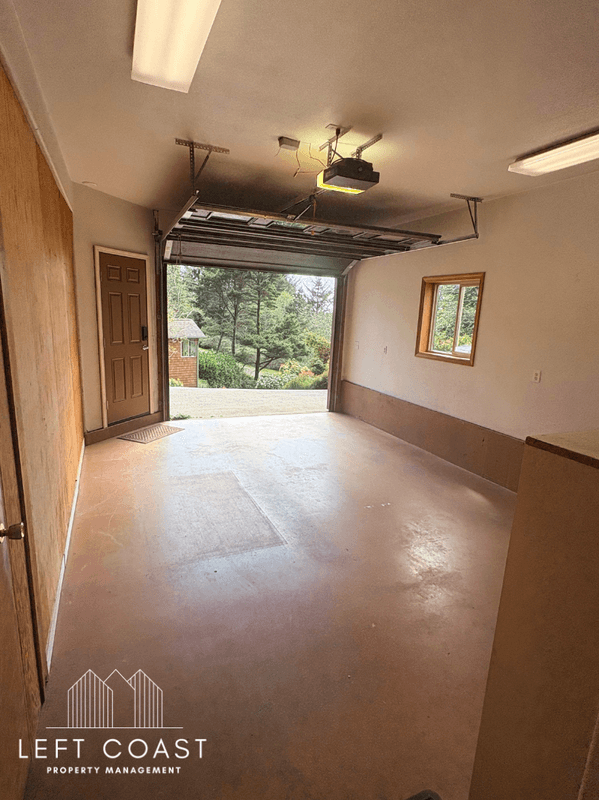 Waldport House: 7205 Southwest Burl Drive