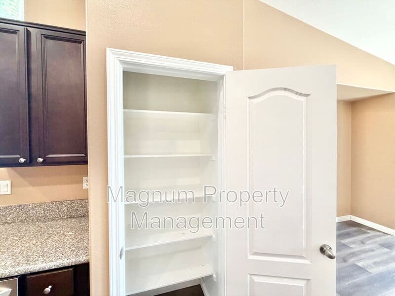 Lake Elsinore House: 34089 Dianthus Ln