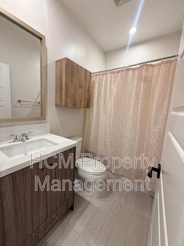 Anaheim House: 1211 W Bushell St