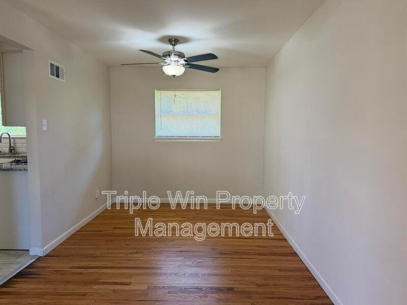 Saint Louis House: 10721 Corning Dr