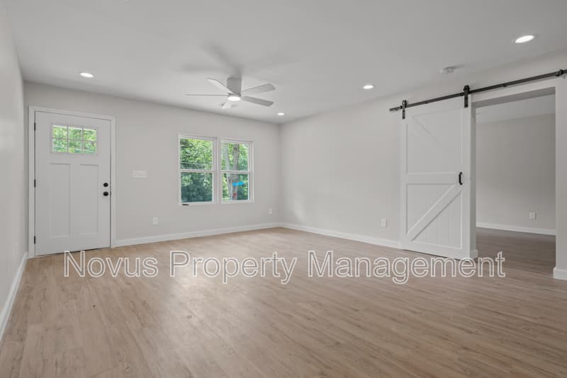 Carrollton House: 320 Adamson Avenue