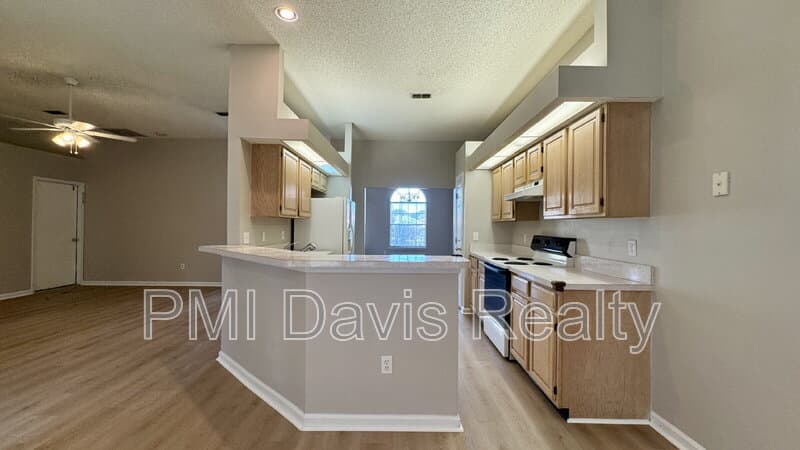 Jacksonville House: 9092 Camshire Dr