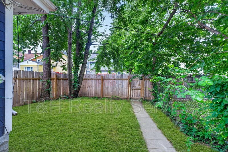 Indianapolis House: 320 West 39th Street