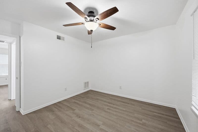 Kirbyville House: 1410 South Elizabeth Avenue