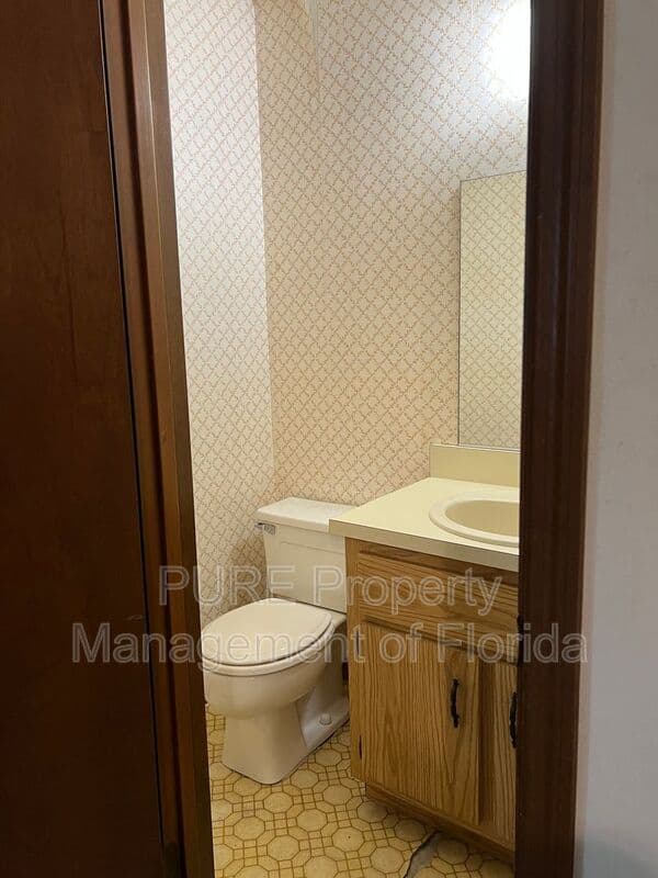 Ocala House: 3242 NE 32 Avenue