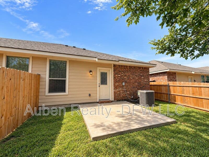 Mansfield House: 1426 Ravenwood Drive