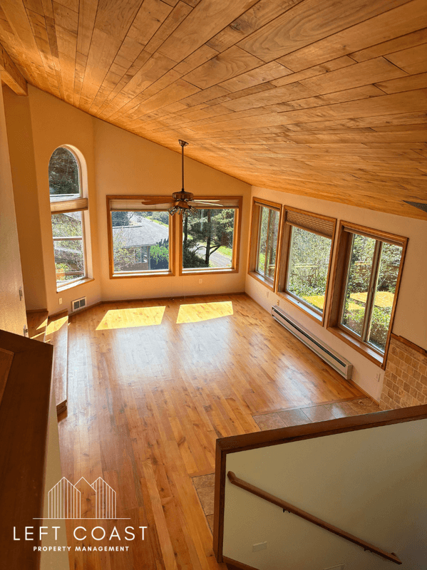 Waldport House: 7205 Southwest Burl Drive