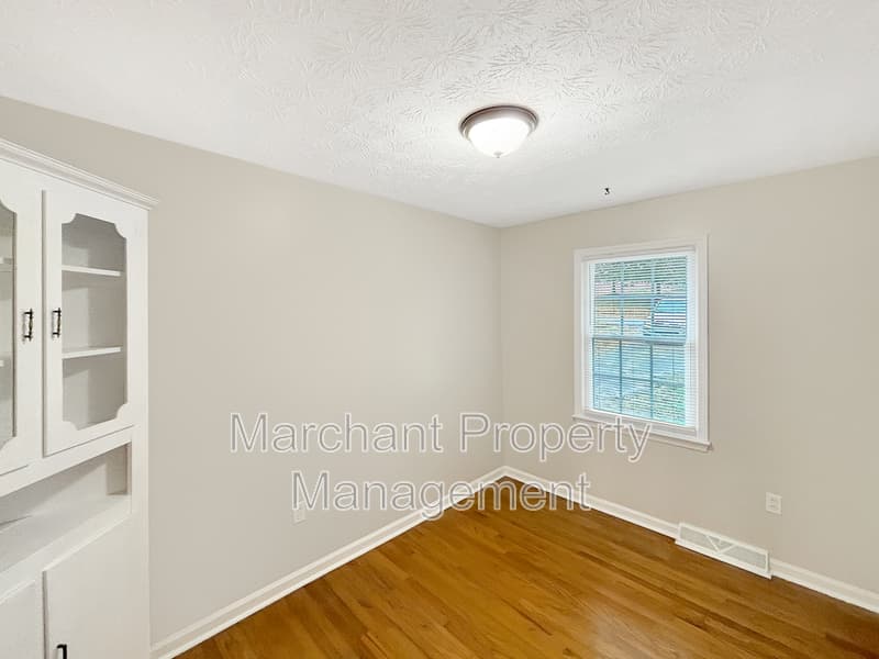 Taylors House: 15 Wood Circle