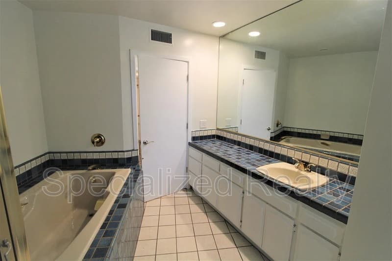 La Canada Flintridge House: 3694 Berwick Drive