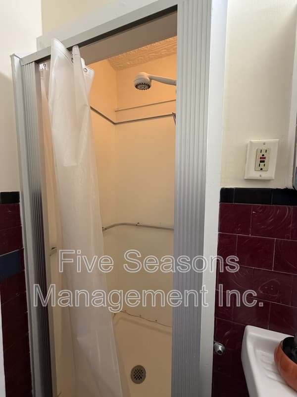 Burlington Condo: 465-467 Colchester Avenue - 1