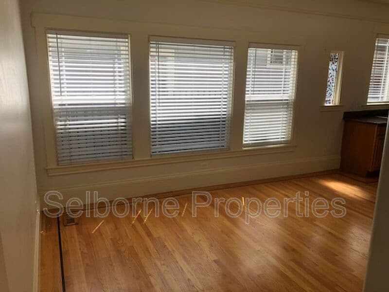 Oakland House: 937 International Blvd