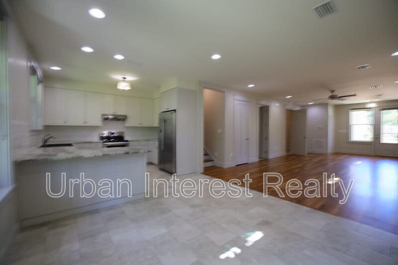 Freeport Townhome: 47 Palm Street