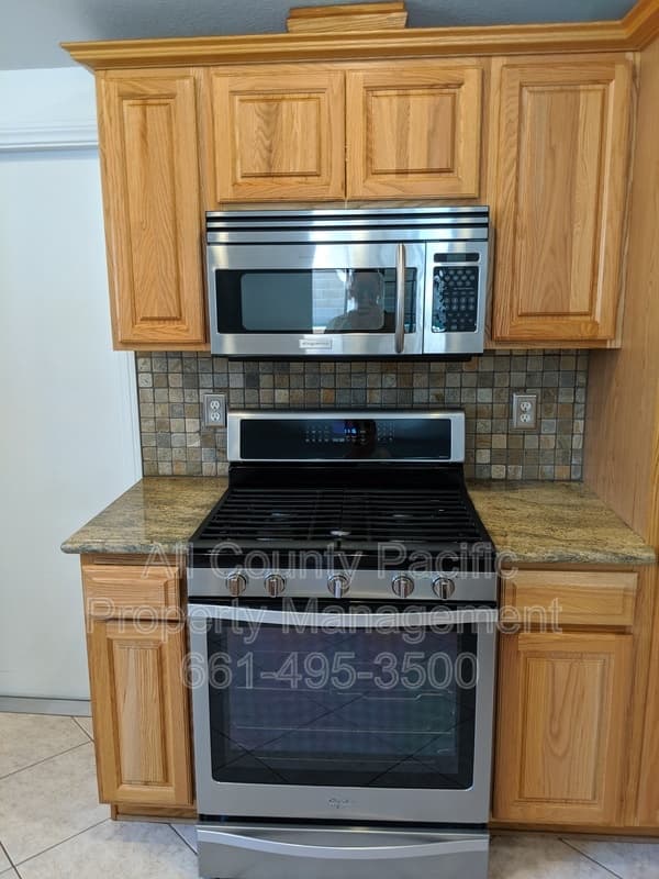 Santa Clarita House: 27254 Walnut Springs