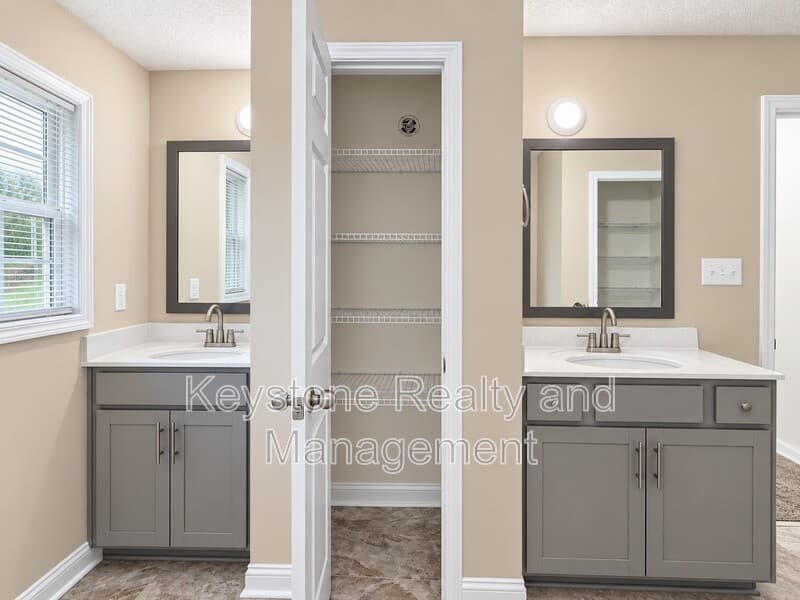 Oak Grove House: 9346 Pembroke Oak Grove Rd