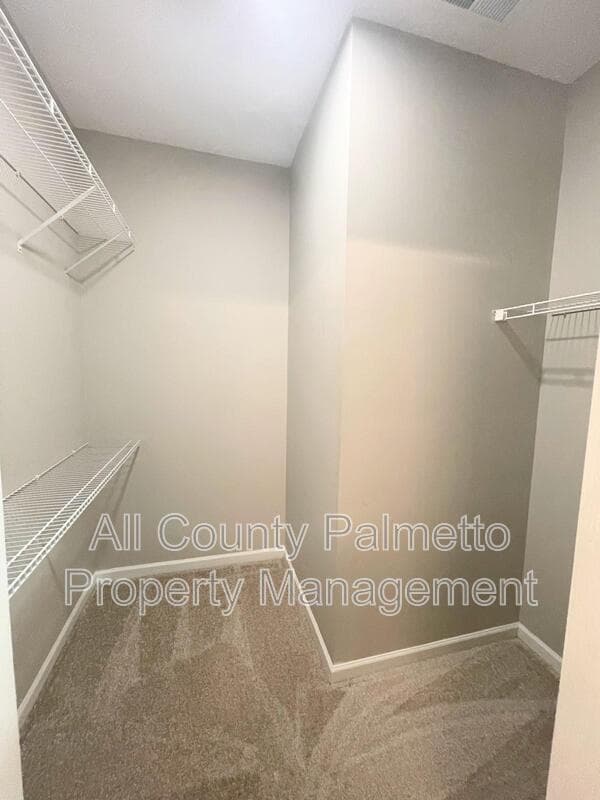 Summerville House: 142 Black River Drive