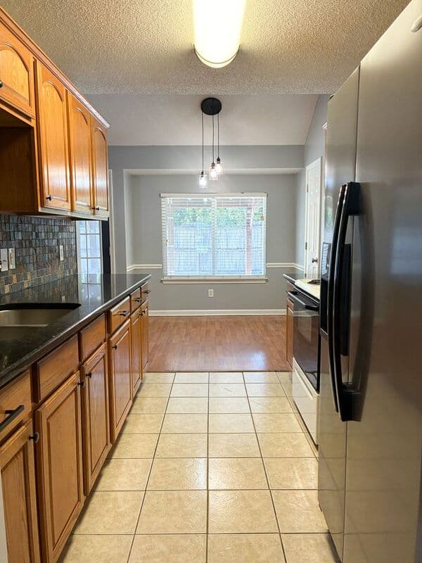Rincon House: 105 E 9th St