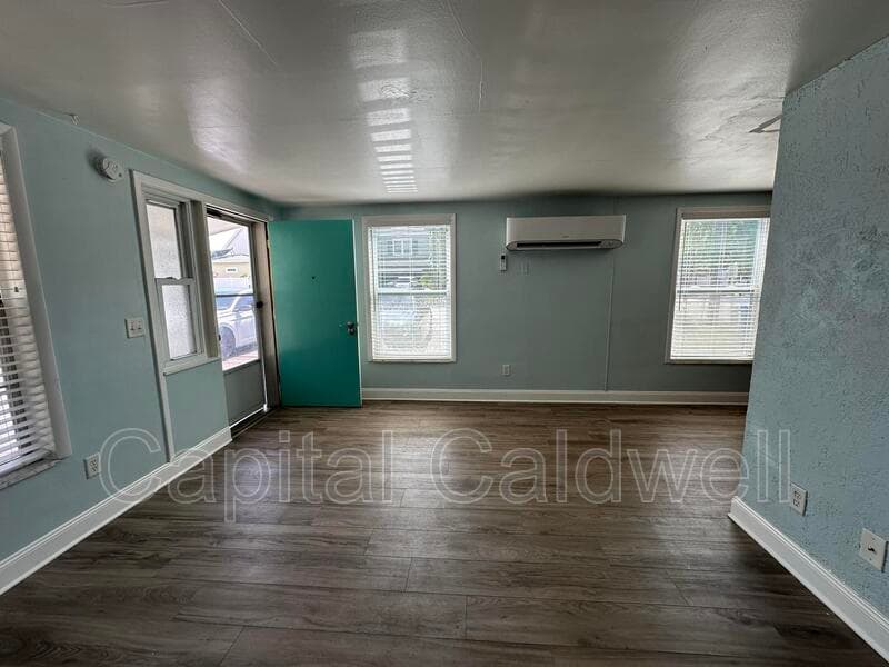 Dunedin House: 425 Milwaukee Ave