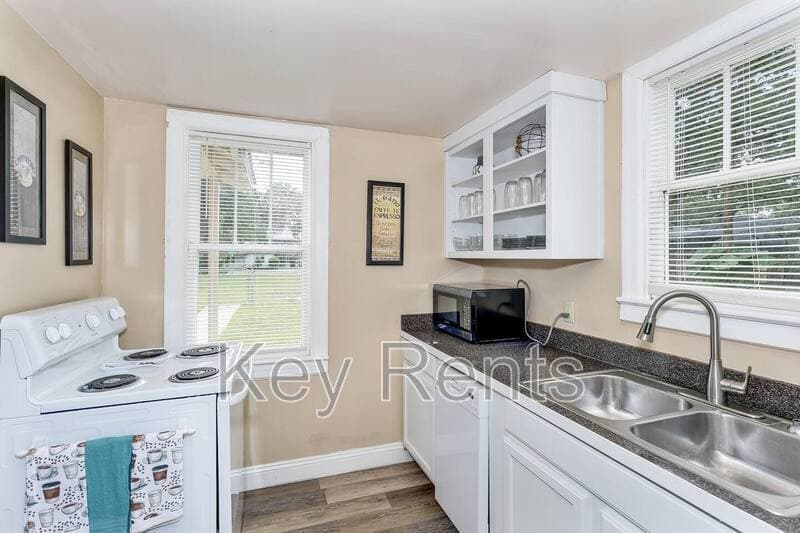 Pensacola House: 1003 Concordia Blvd