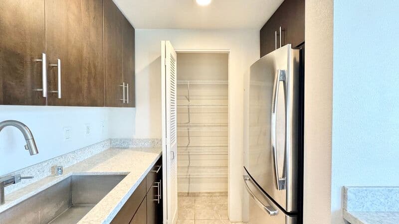Kailua Condo: 445 Kailua Road