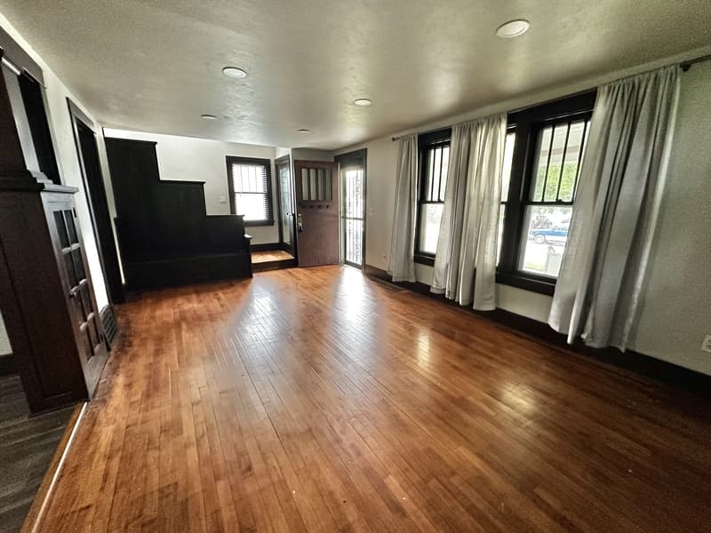 Seymour House: 216 Foote Street