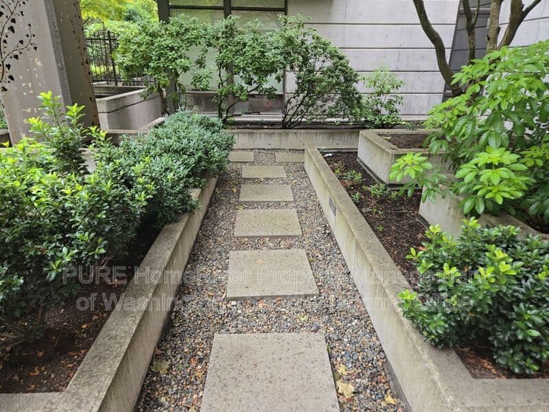 Seattle Condo: 4547 8th Ave