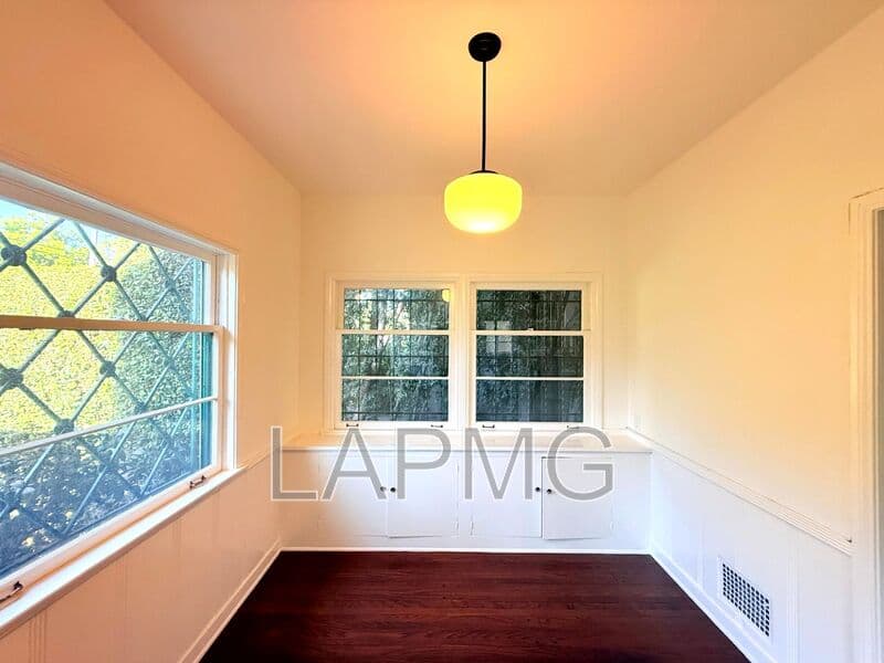 Los Angeles House: 7660 Hollywood Boulevard