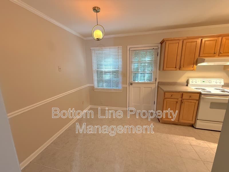 Charlotte Townhome: 2336 Kenmore Ave