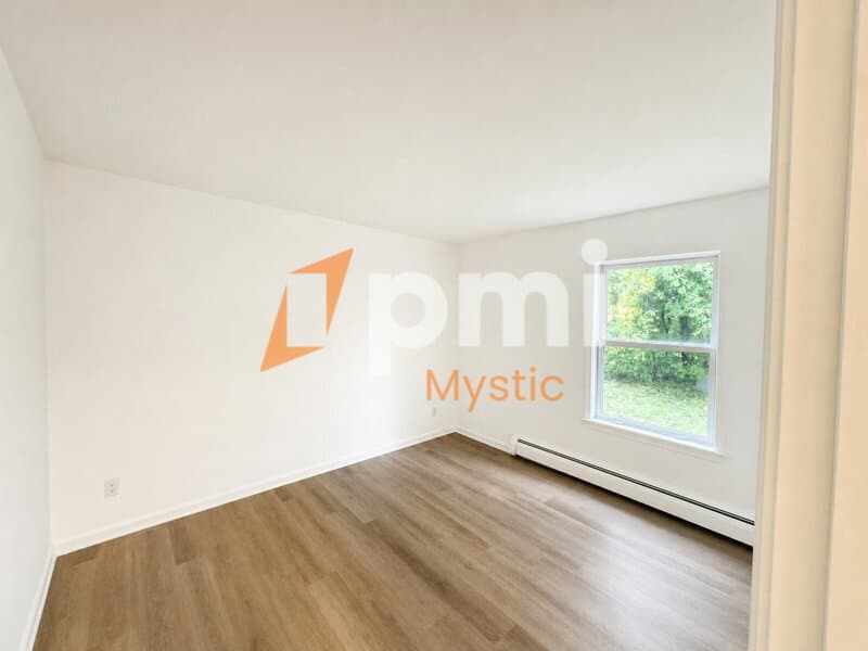 Mystic House: 106 Deerfield Ridge Dr