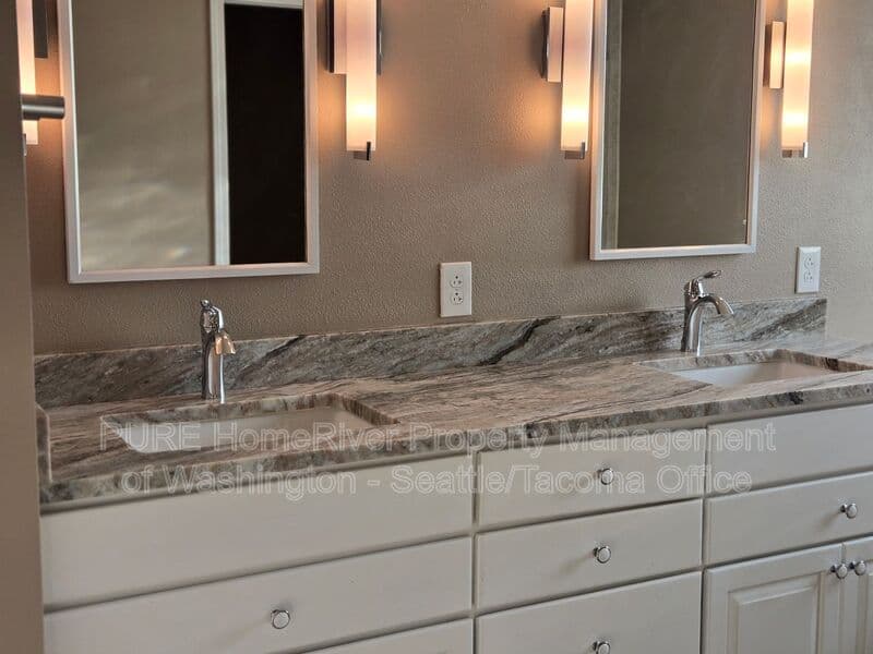 Auburn House: 5316 S 282nd Way