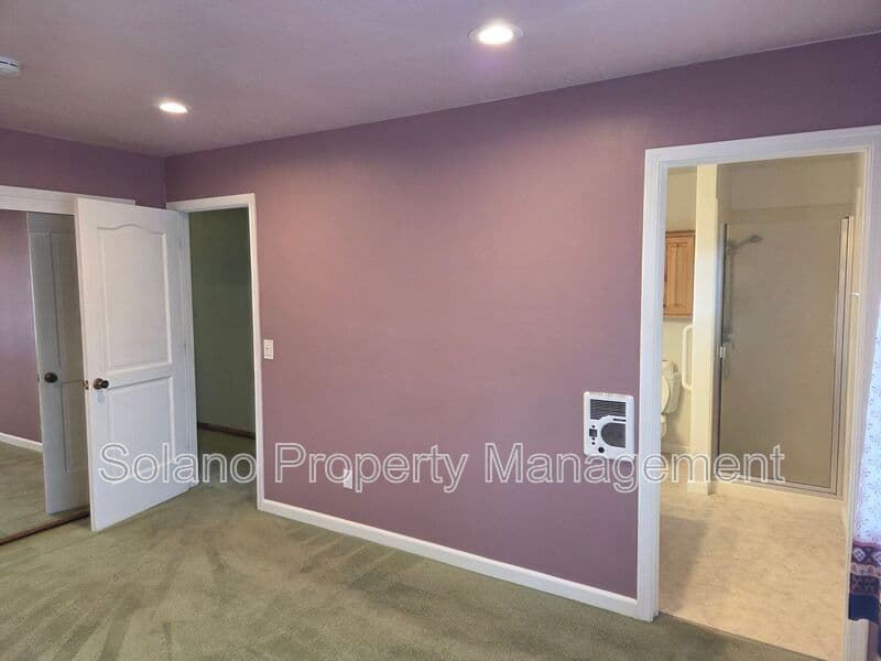 Fairfield House: 2827 Owens St
