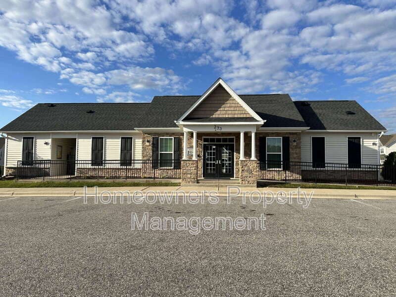 Raeford House: 143 Cromwell Court