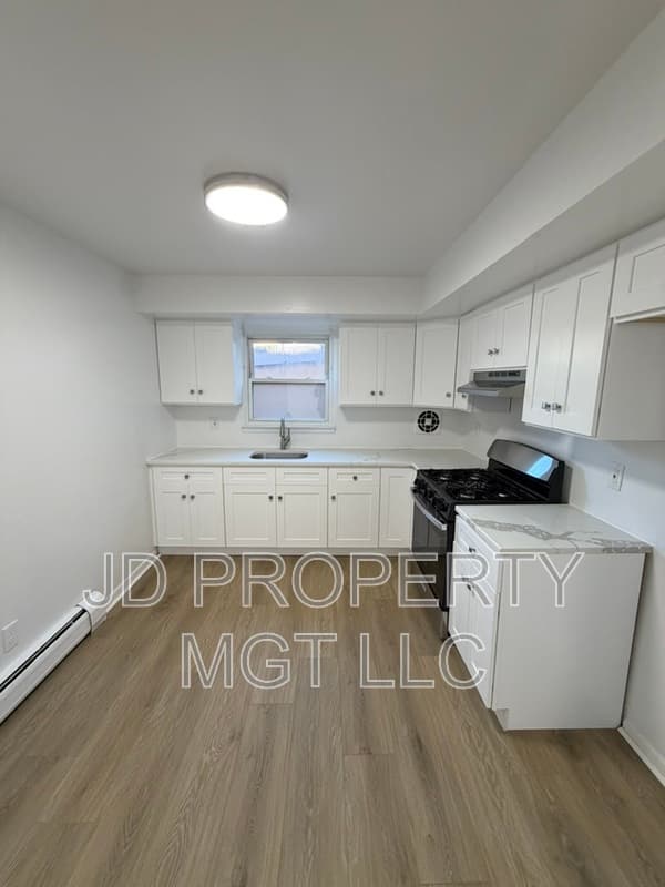 FAIRVIEW Condo: 458 WALKER STREET - 2