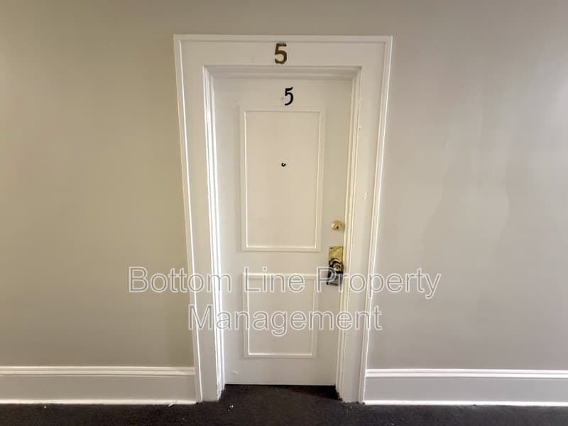 Charlotte Condo: 2100 E 7th St #5