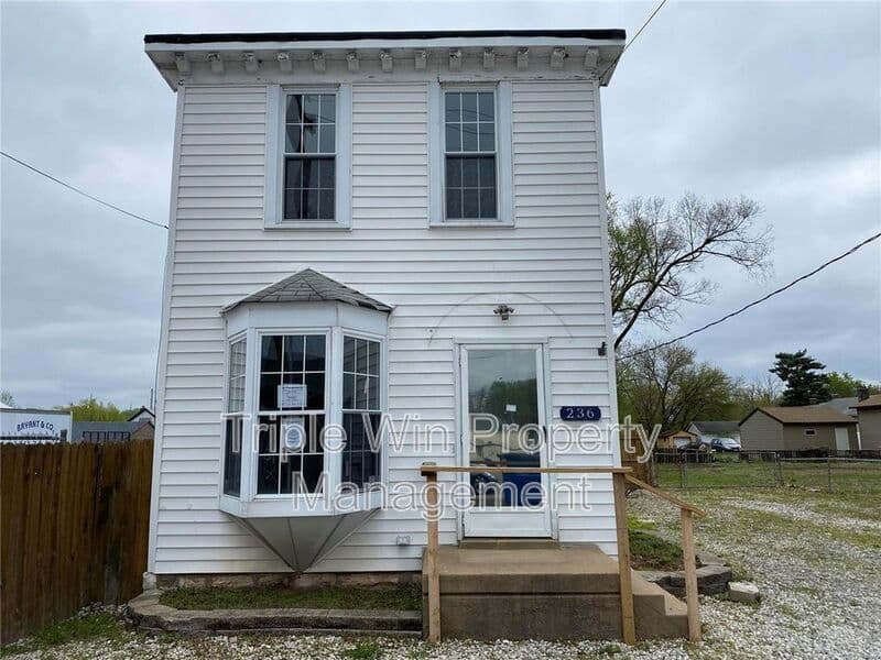 St. Louis House: 236 Wachtel Ave