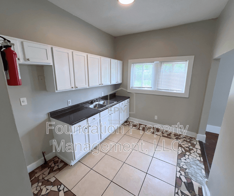 Memphis House: 701 East Alston Avenue