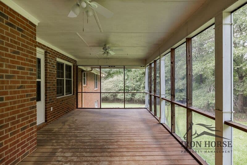 Athens House: 8671 Macon Hwy