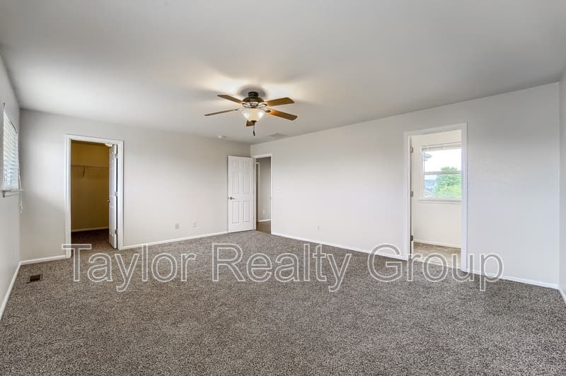 Lochbuie House: 851 Ponderosa Lane