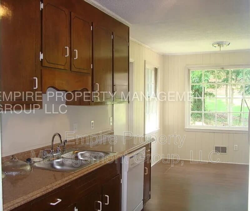 Columbia House: 113 Buckskin Ct