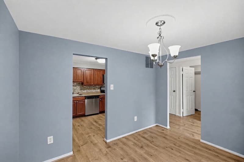 Parkville Condo: 139 East Orange Court