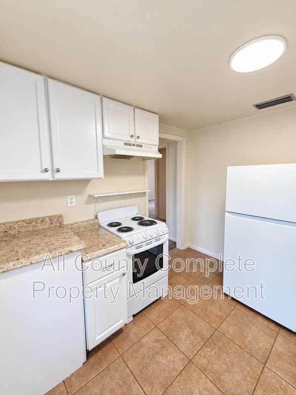 Jacksonville House: 1667 Rowe Ave