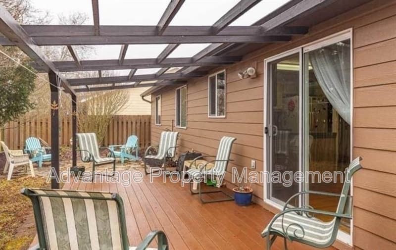 Albany House: 3122 30th SE